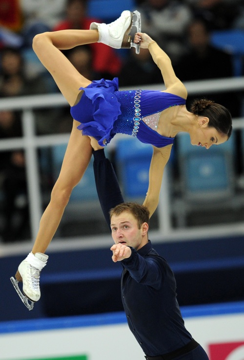 Фоторепортаж о выступлении Веры Базаровой и Юрия Ларионова на сочинском Гран-при. Фото: Julian Finney/Getty Images Фоторепортаж о выступлении Веры Базаровой и Юрия Ларионова на сочинском Гран-при. Фото: Julian Finney/Getty Images